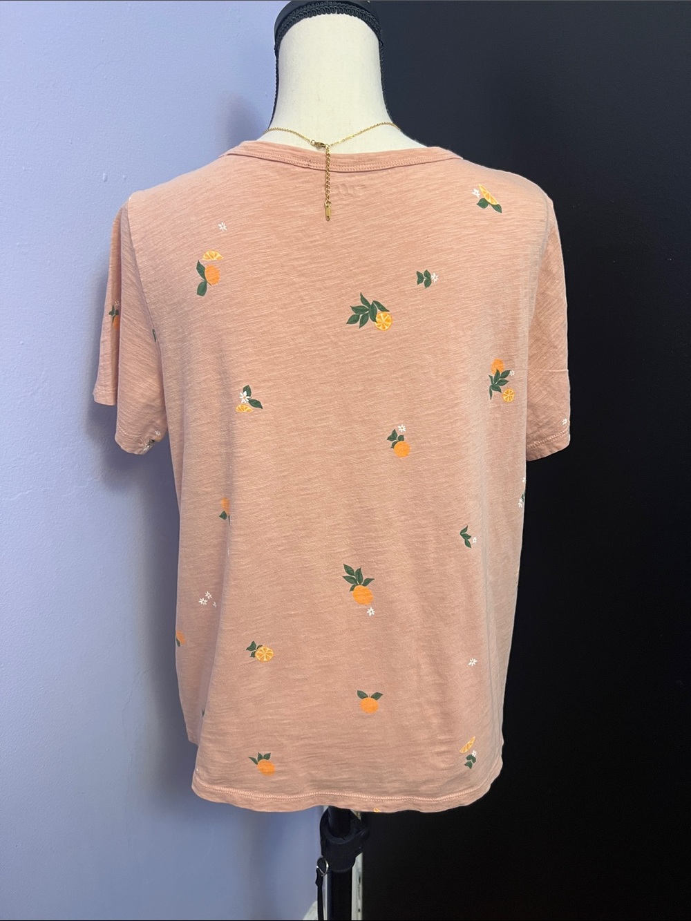 100% Cotton Persimmons Print V-Neck Top in Dusty Pink w/free mug - Picture 2 of 4